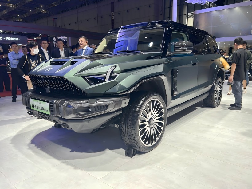 2025 Shanghai Auto Show: Το Mengshi 917 Jiaolong Battle Armor Long - Η Edition Goherbase διατιμάται στα 1,098 εκατομμύρια γιουάν και περιορίζεται σε 199 μονάδες.