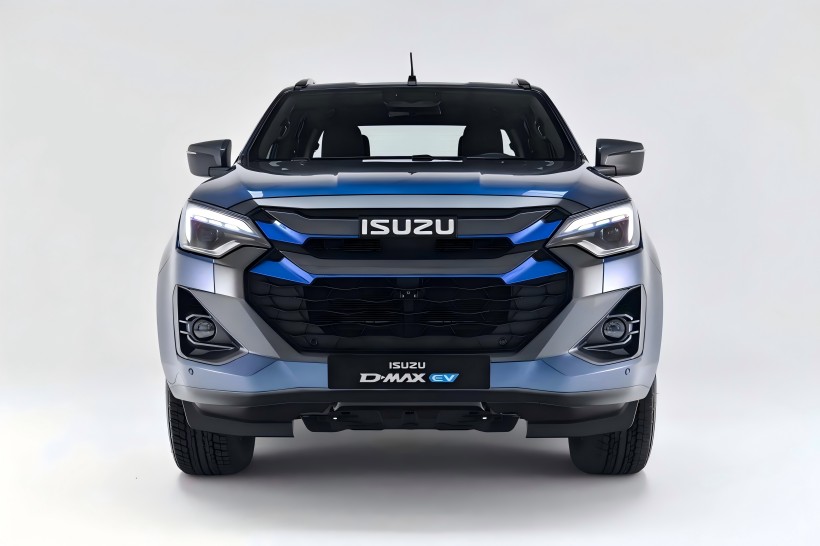 Η Isuzu απελευθερώνει επίσημες εικόνες του ηλεκτρικού φορτηγού D-Max EV με διπλή κινητήρια δύναμη.